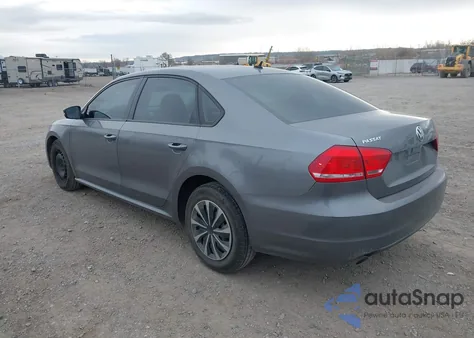 2012 Volkswagen Passat 2.5L S z USA, uszkodzony, nr VIN 1VWAP7A30CC077176